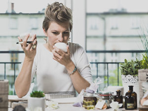 Read more about the article Kosmetyki naturalne lepsze od syntetycznych? Sprawdźmy to!