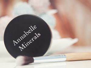 Read more about the article Kosmetyki mineralne – makijaż z Annabelle Minerals