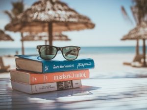 Read more about the article Książki na wakacje – 6 pomysłów na summer #ChallengeBook