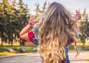 Read more about the article Gorące trendy we fryzurach i koloryzacji!