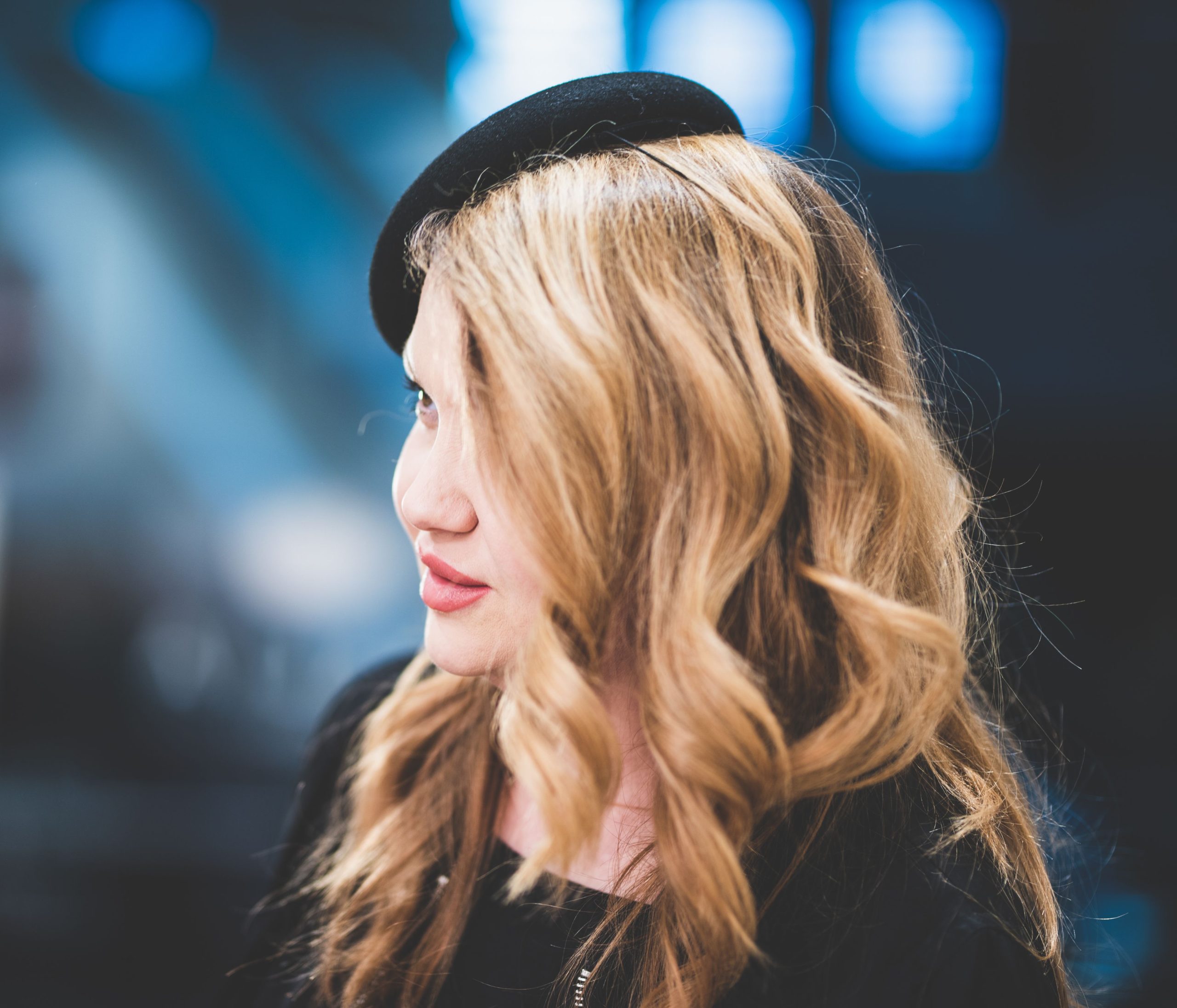 Read more about the article Dalia Talks: Aleksandra Wanatowicz o nakryciach głowy dla odważnych!