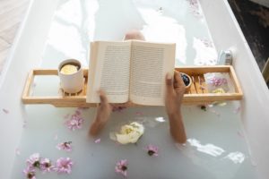Read more about the article TOP 10 książek na wakacje!